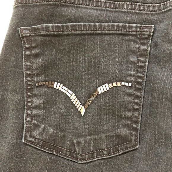 Levi’s Black Jeans with Detailing on the Back Pockets - Picture 5 of 10